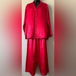 VICTORIA'S SECRET
Red Satin Pajama Set size small